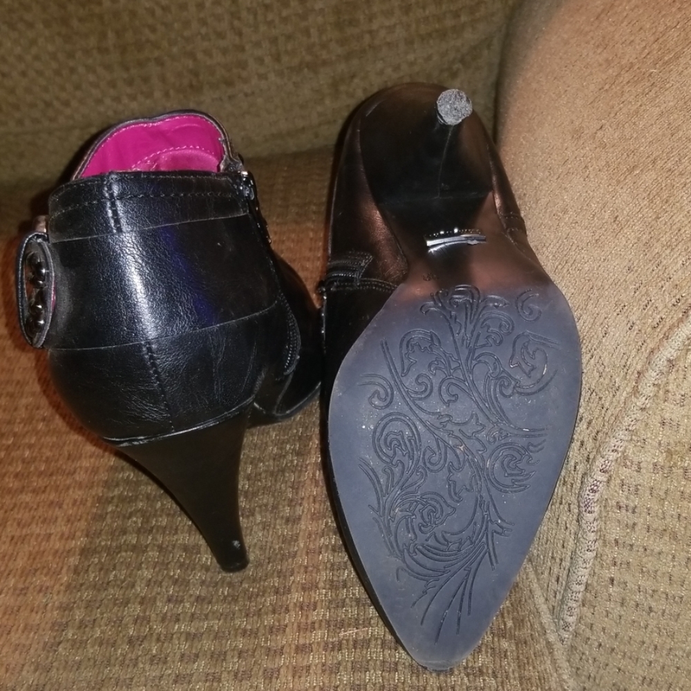 Booties - Picture 4 of 4